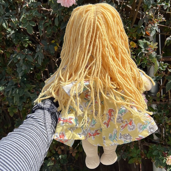 JIM SHORE DOLL KatJan Best Pals Yellow Bunny Dress Doll Designer COLLECTIBLE - Picture 5 of 17